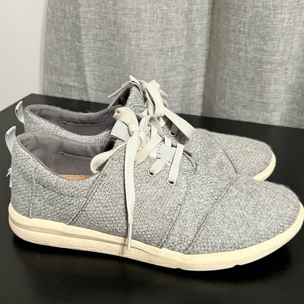 Women's Casual Knit Lace-Up Sneakers in Light Gray